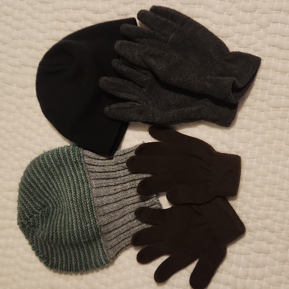 2 hats and 2 pairs of gloves- kids